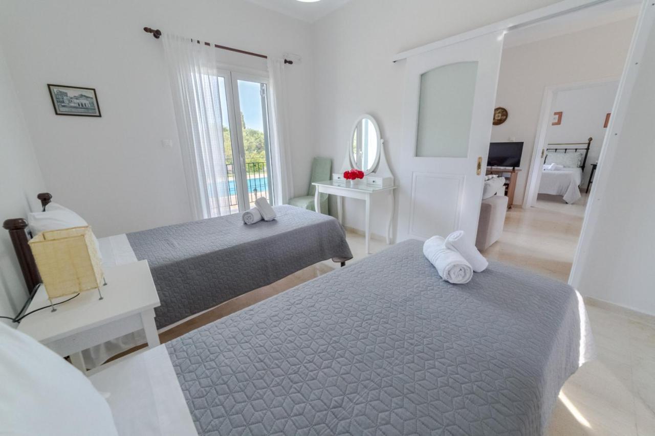 Villa Adonis Halikounas Esterno foto
