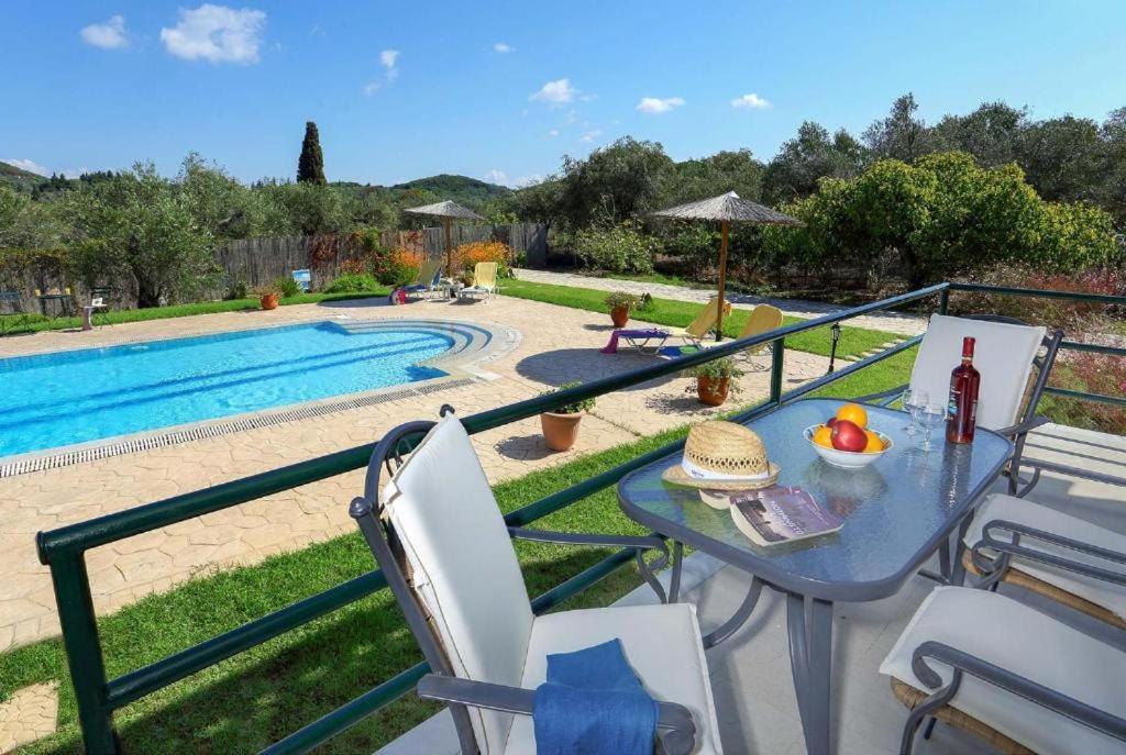 Villa Adonis Halikounas Esterno foto